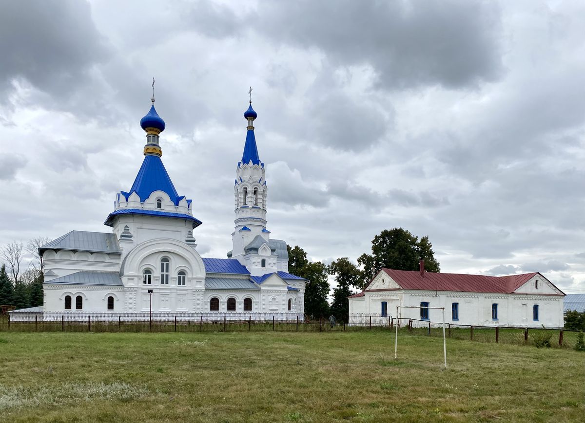 Вид с северо-востока, общий вид в ландшафте. Церковь Димитрия Солунского, Коробовка (Грязинский район, Липецкая область)