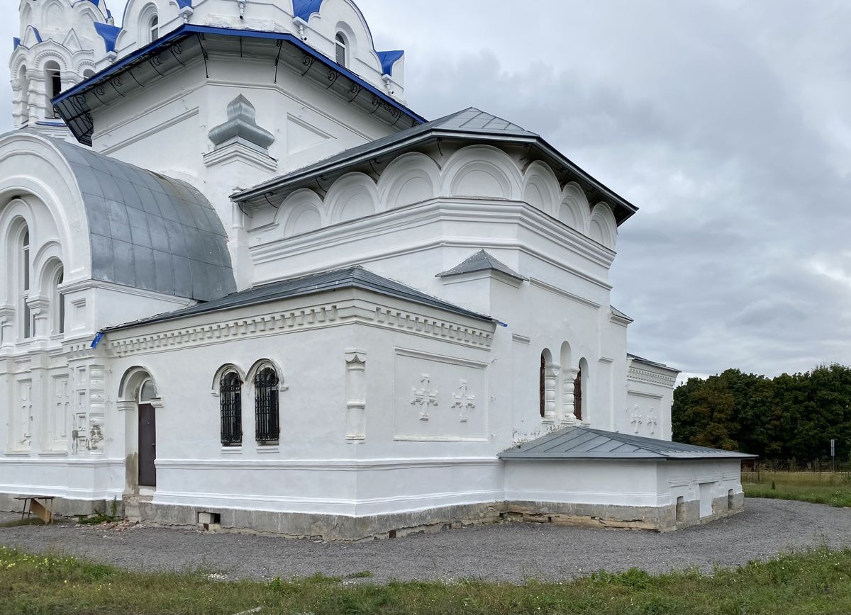 Апсида, архитектурные детали. Церковь Димитрия Солунского, Коробовка (Грязинский район, Липецкая область)