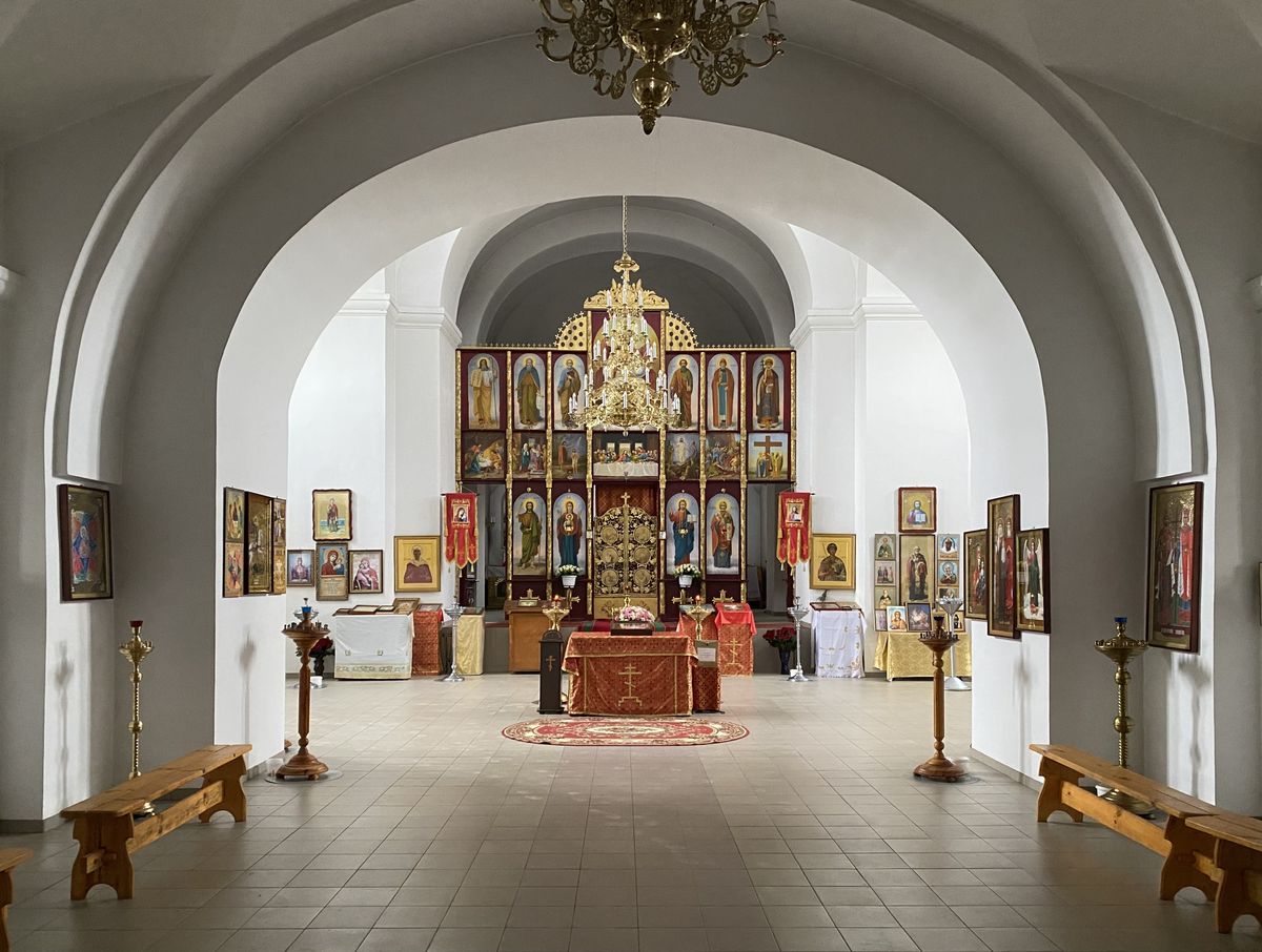 Интерьер, вид от входа, интерьер и убранство. Церковь Димитрия Солунского, Коробовка (Грязинский район, Липецкая область)