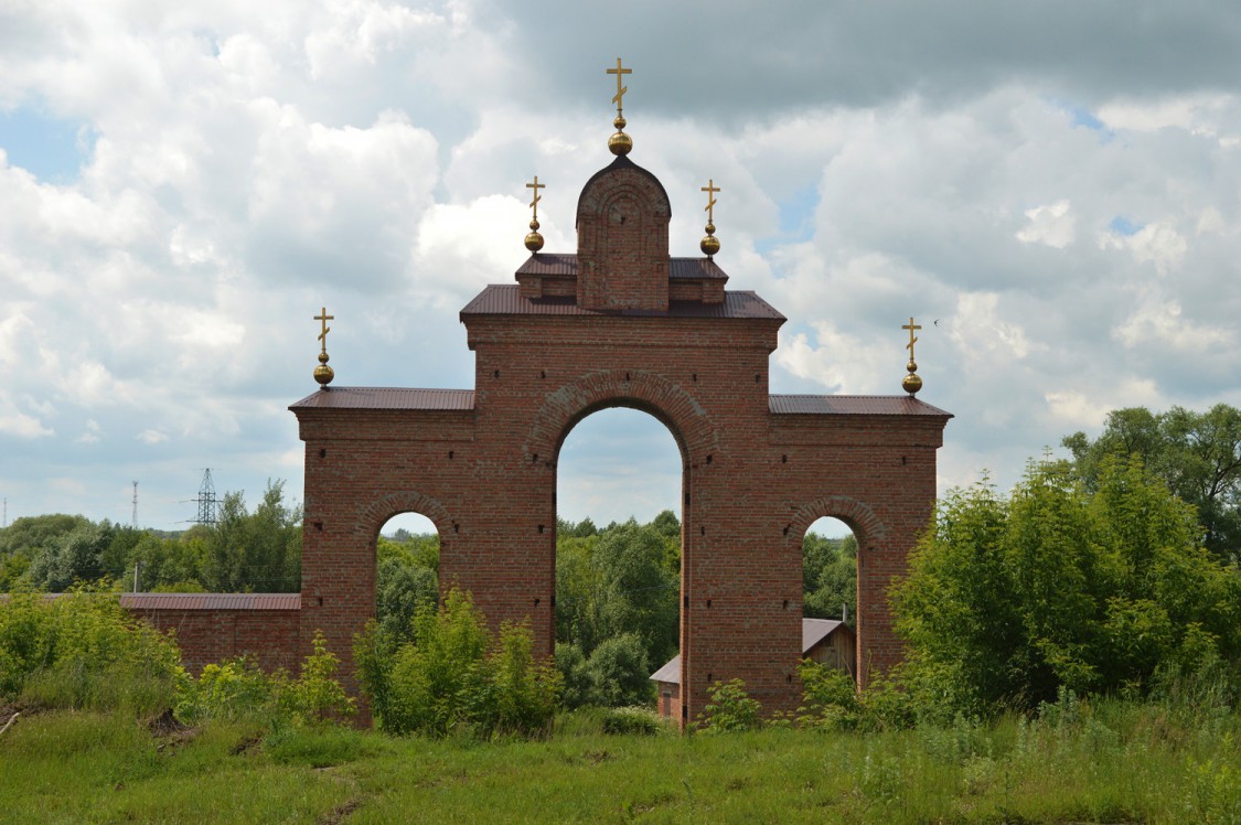 Рощинский. Раненбургская Петропавловская пустынь. дополнительная информация, Входная арка