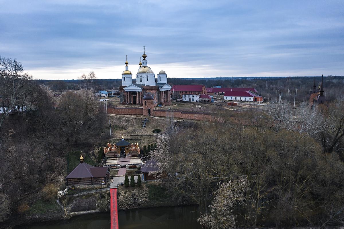общий вид в ландшафте. Раненбургская Петропавловская пустынь, Рощинский (Чаплыгинский район, Липецкая область)