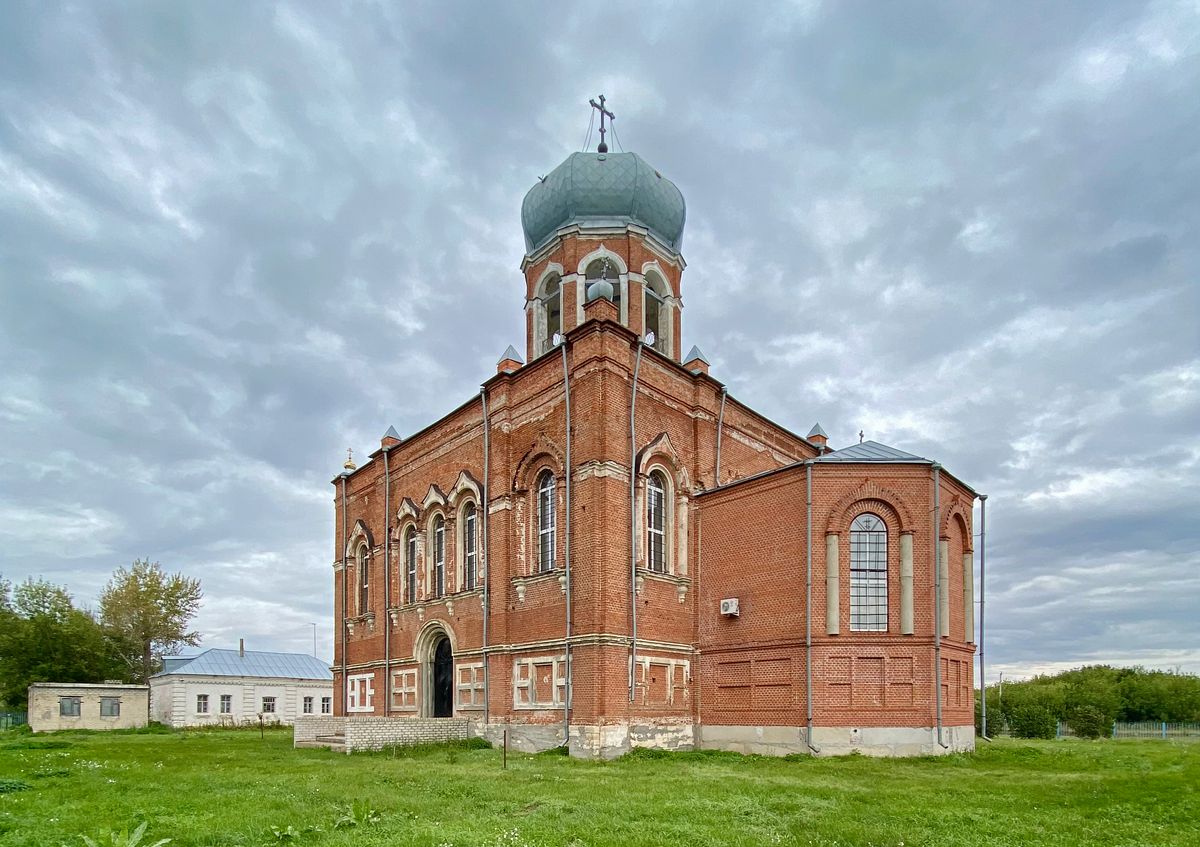 Вид с юго-востока, фасады. Церковь Димитрия Ростовского, Пушкино (Добринский район, Липецкая область)