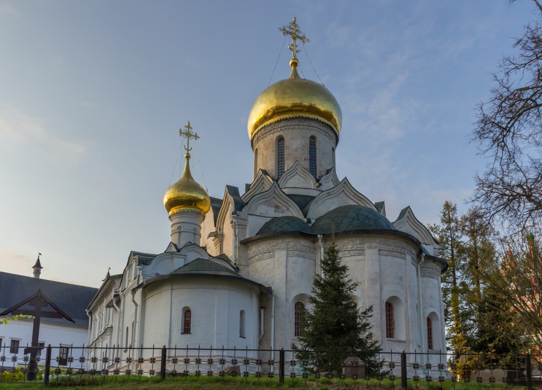 Звенигород. Саввино-Сторожевский монастырь. Собор Рождества Пресвятой Богородицы. фасады, Вид с юго-востока