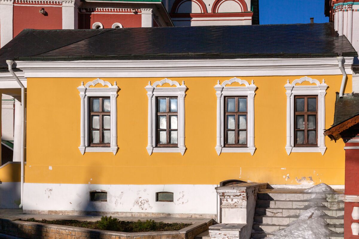 Саввино-Сторожевский монастырь. Надвратная церковь Троицы Живоначальной, Звенигород (Одинцовский городской округ и ЗАТО Власиха, Краснознаменск, Московская область). архитектурные детали