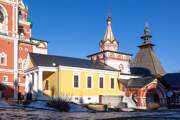 Звенигород. Саввино-Сторожевский монастырь. Надвратная церковь Троицы Живоначальной