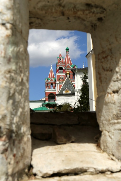 Звенигород. Саввино-Сторожевский монастырь. Церковь Сергия Радонежского в звоннице. художественные фотографии