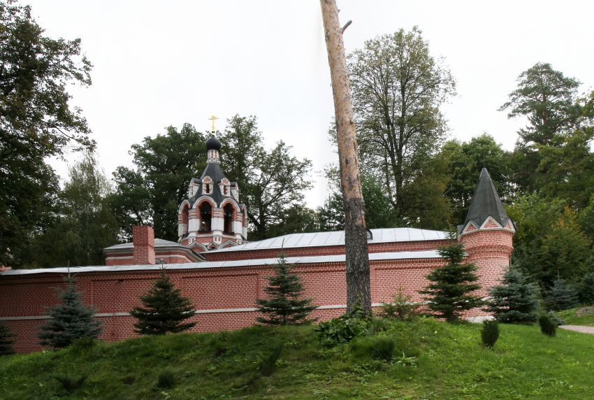Звенигород. Церковь Саввы Сторожевского в Саввинском скиту. общий вид в ландшафте