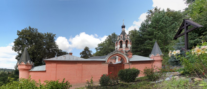Церковь Саввы Сторожевского в Саввинском скиту, Звенигород (Одинцовский городской округ и ЗАТО Власиха, Краснознаменск, Московская область). общий вид в ландшафте
