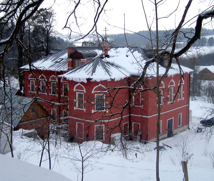 Домовая церковь Николая Чудотворца в келейном корпусе Саввинского скита, Звенигород (Одинцовский городской округ и ЗАТО Власиха, Краснознаменск, Московская область). фасады