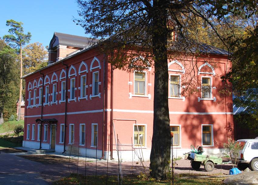 Домовая церковь Николая Чудотворца в келейном корпусе Саввинского скита, Звенигород (Одинцовский городской округ и ЗАТО Власиха, Краснознаменск, Московская область). архитектурные детали