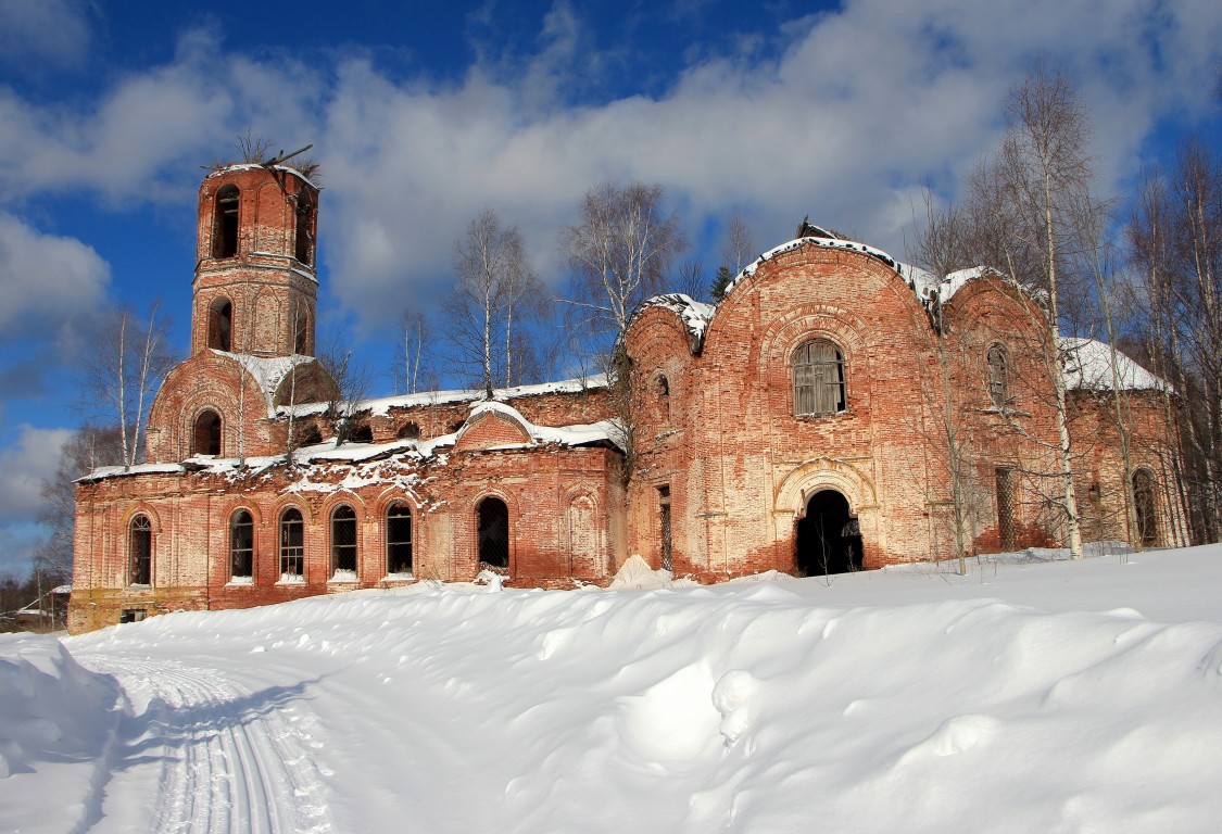 Церковь Казанской иконы Божией Матери, Желтые (Верхошижемский район, Кировская область). фасады, В 2015 году с колокольни упал крест.