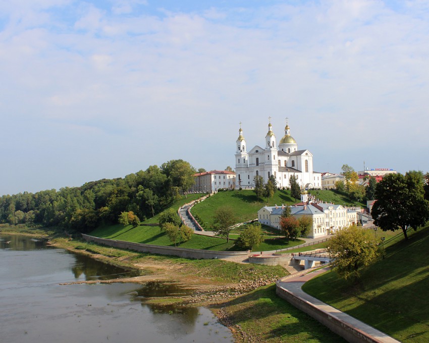 Кафедральный собор Успения Пресвятой Богородицы (новый), Витебск (Витебск, город, Беларусь, Витебская область). общий вид в ландшафте