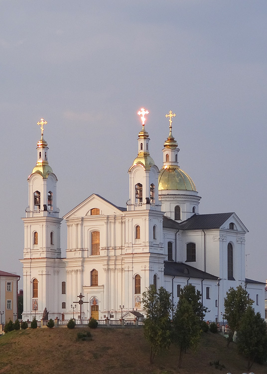 Кафедральный собор Успения Пресвятой Богородицы (новый), Витебск (Витебск, город, Беларусь, Витебская область). фасады