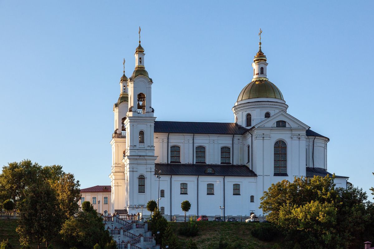 общий вид в ландшафте. Кафедральный собор Успения Пресвятой Богородицы (новый), Витебск (Витебск, город, Беларусь, Витебская область)