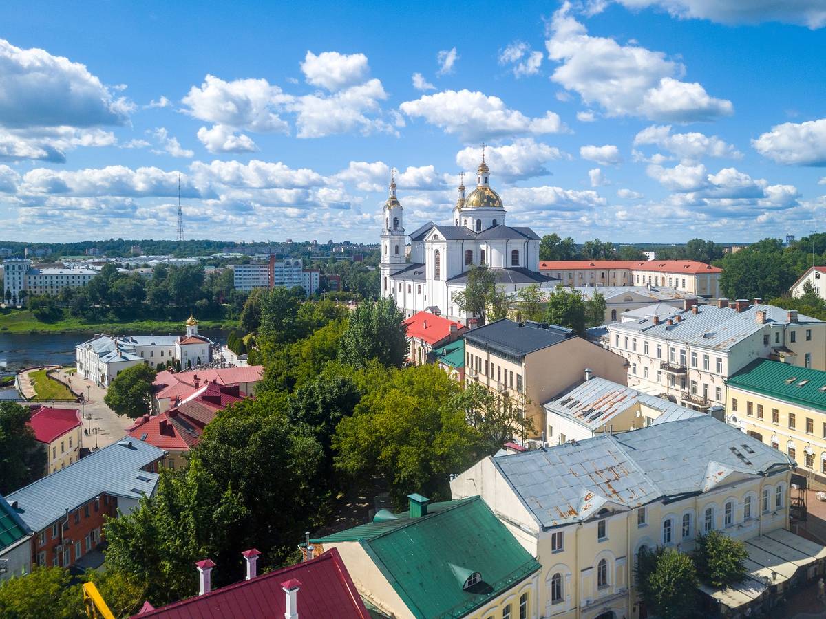 общий вид в ландшафте. Кафедральный собор Успения Пресвятой Богородицы (новый), Витебск (Витебск, город, Беларусь, Витебская область)