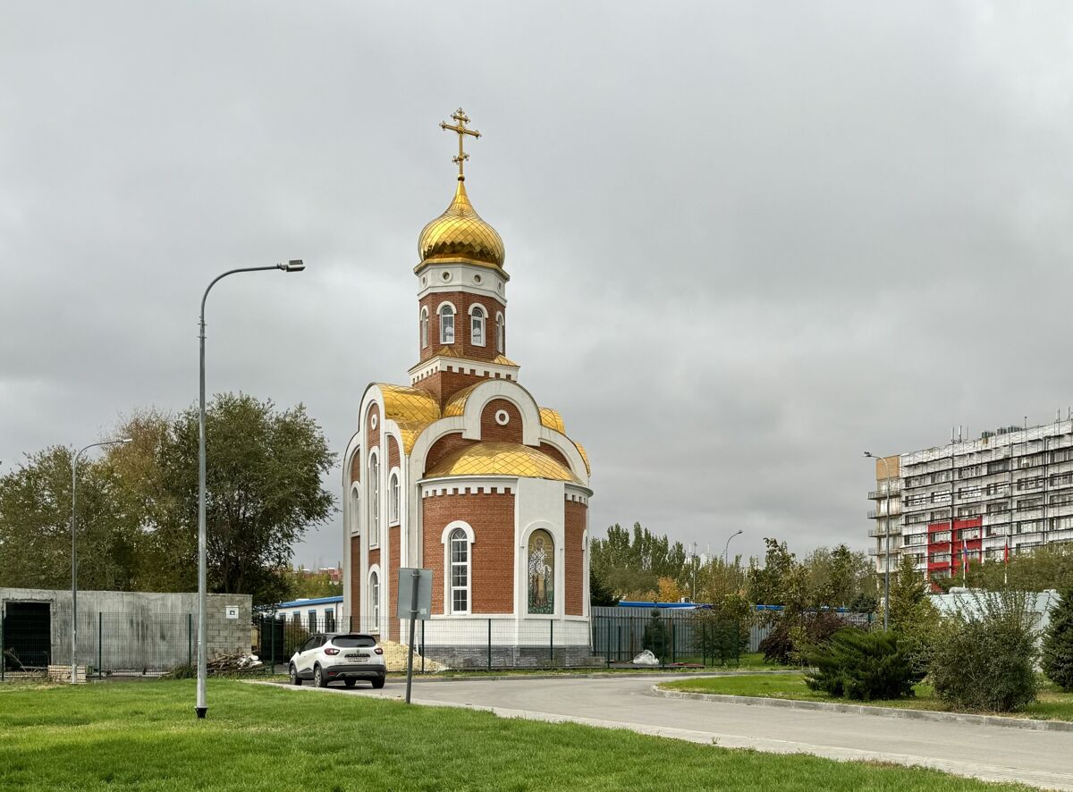 Церковь Николая Чудотворца при больничном городке, Волжский (Волжский, город, Волгоградская область). общий вид в ландшафте, Вид с востока
