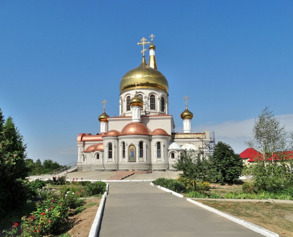 Собор Иоанна Богослова, Волжский (Волжский, город, Волгоградская область). общий вид в ландшафте