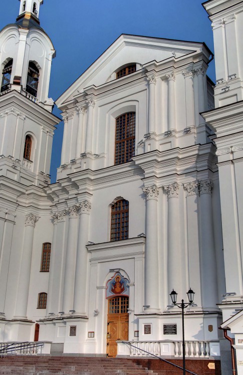 Витебск. Кафедральный собор Успения Пресвятой Богородицы (новый). фасады