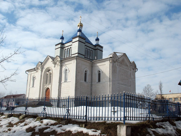 Дзержинск. Церковь Покрова Пресвятой Богородицы. общий вид в ландшафте