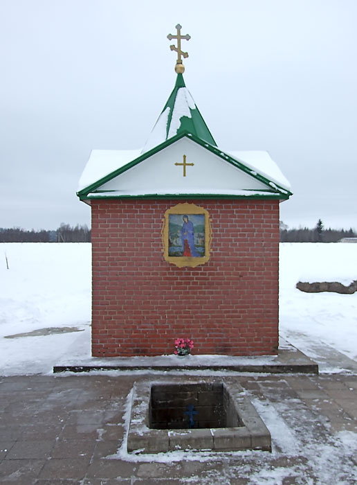 Куремяэ. Часовня Успения Пресвятой Богородицы над источником. фасады