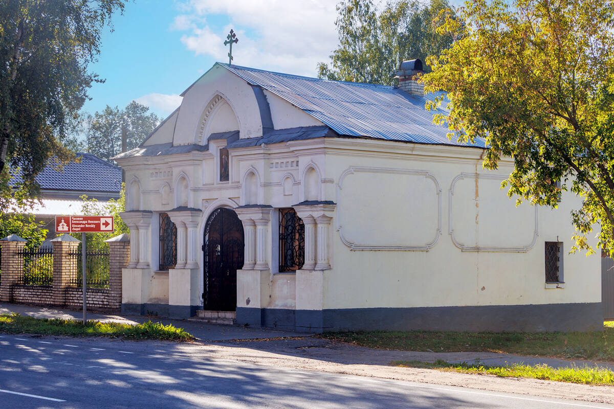 Часовня Александра Невского, Тихвин (Тихвинский район, Ленинградская область). общий вид в ландшафте