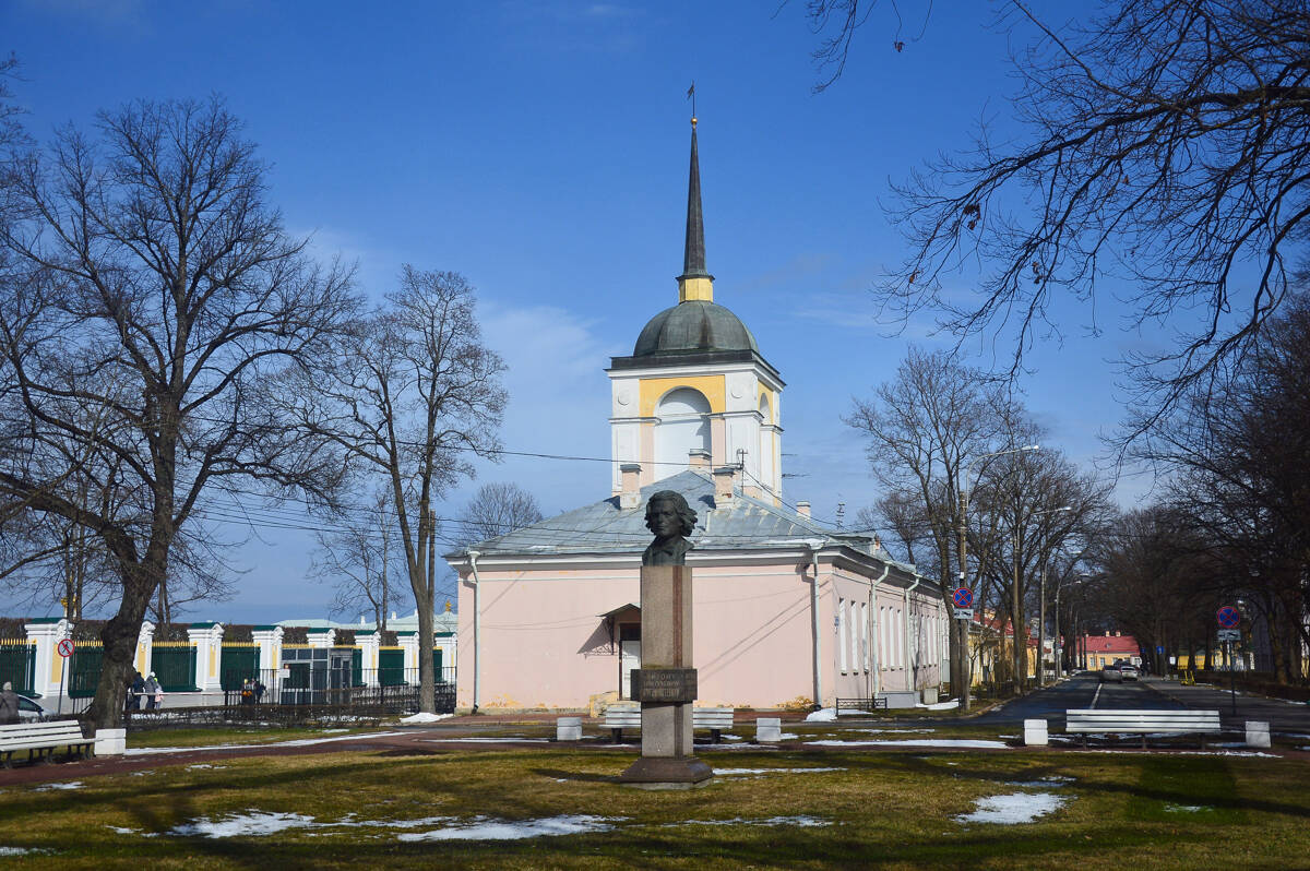 Церковь Воздвижения Креста Господня, Петергоф (Санкт-Петербург, Петродворцовый район, г. Санкт-Петербург). фасады