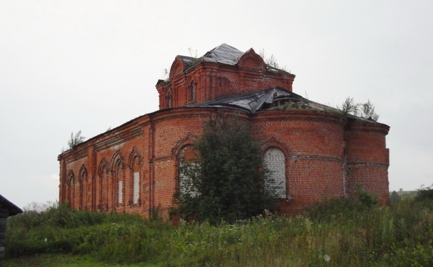 Горные Березники. Церковь Троицы Живоначальной (новая). фасады