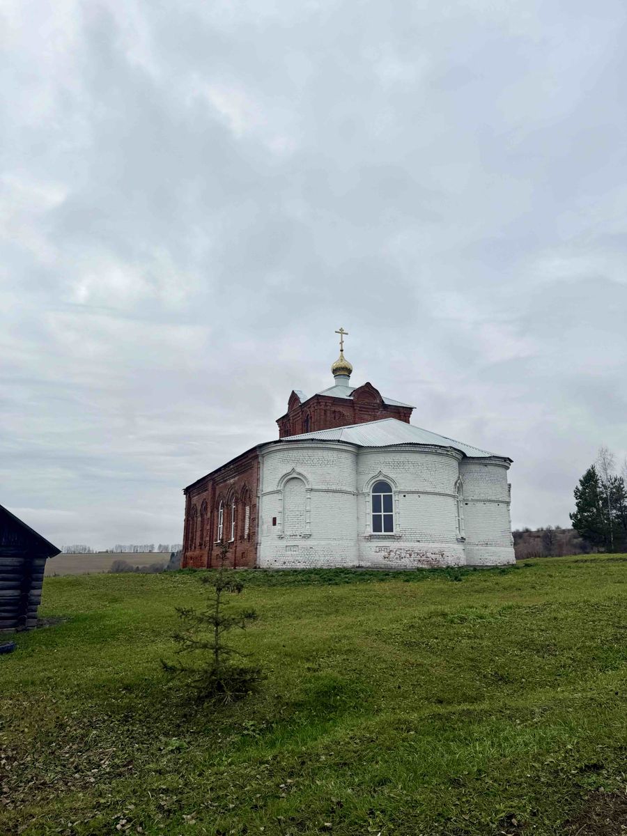 фасады. Церковь Троицы Живоначальной (новая), Горные Березники (Дальнеконстантиновский район, Нижегородская область)
