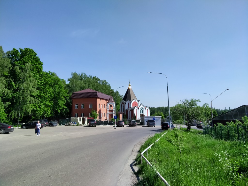 Церковь Сошествия Святого Духа, Дзержинский (Люберецкий городской округ, гг. Лыткарино, Котельники, Московская область). общий вид в ландшафте