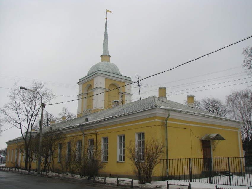 Петергоф. Церковь Воздвижения Креста Господня. фасады, Здание бывшей церкви