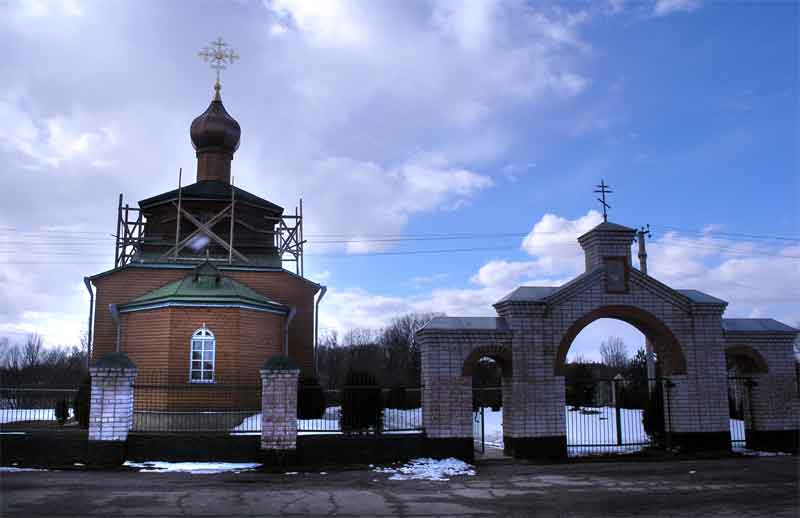 Новосокольники. Церковь Николая Чудотворца. общий вид в ландшафте