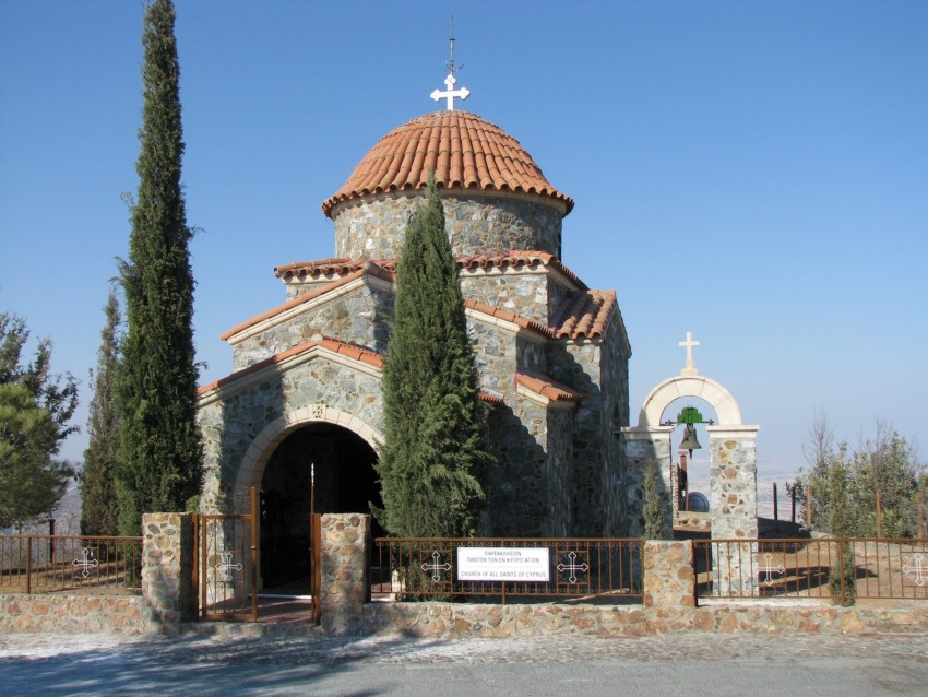 Ставровуни. Монастырь Честного Креста. общий вид в ландшафте, Часовня Всех Святых  в Земле Кипрской просиявших