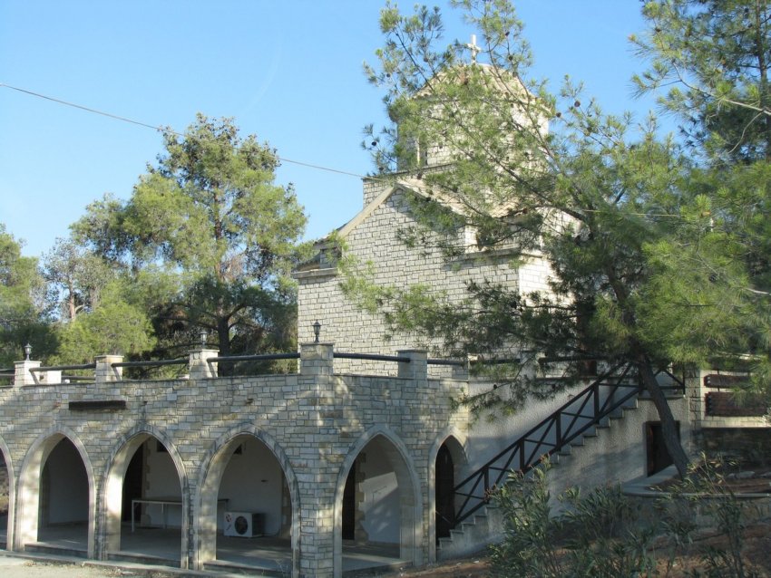 Церковь Евфимиана, Корнос (Ларнака, Кипр). общий вид в ландшафте