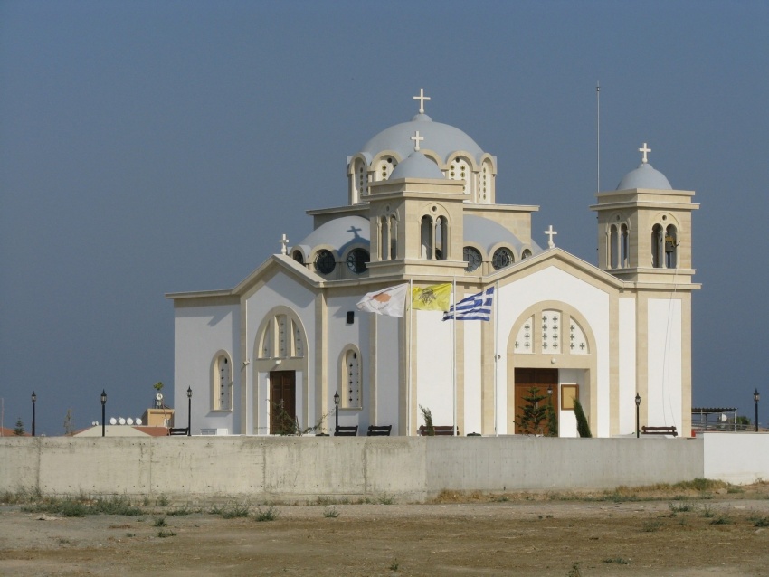 Церковь Параскевы Пятницы, Ливадия (Ларнака, Кипр). общий вид в ландшафте
