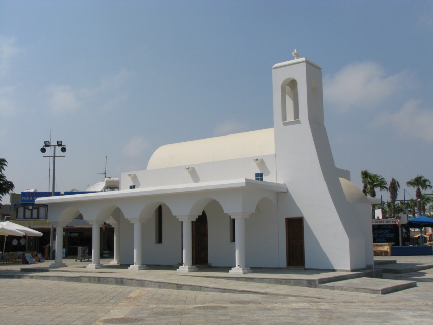 Айа-Напа. Церковь Георгия Победоносца. фасады