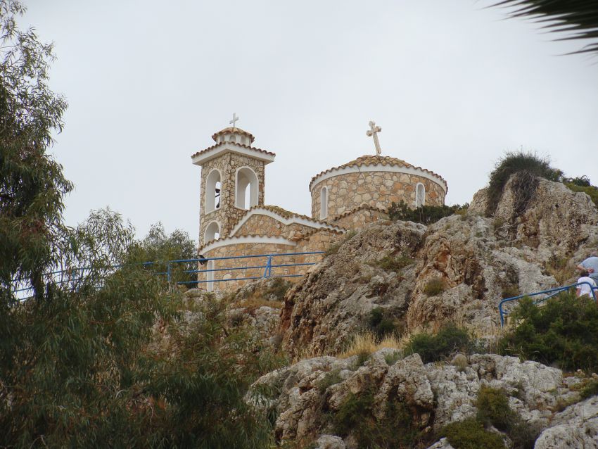 Протарас. Церковь Илии Пророка. общий вид в ландшафте, Общий вид храма