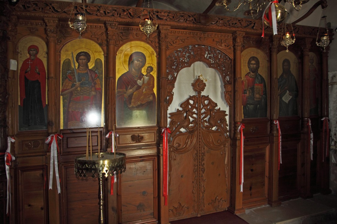Церковь Георгия Победоносца, Ларнака (Ларнака, Кипр). интерьер и убранство, иконостас