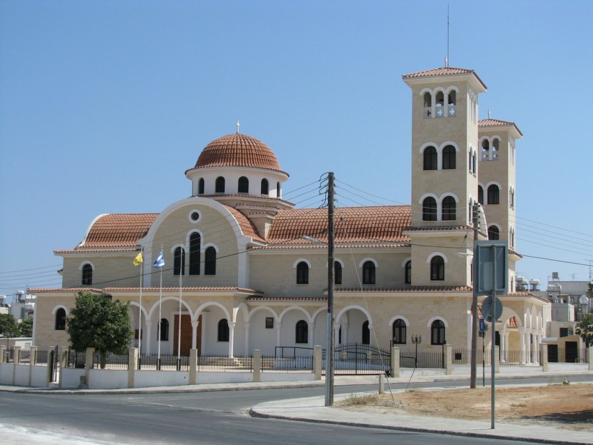 Церковь Космы и Дамиана, Ларнака (Ларнака, Кипр). общий вид в ландшафте