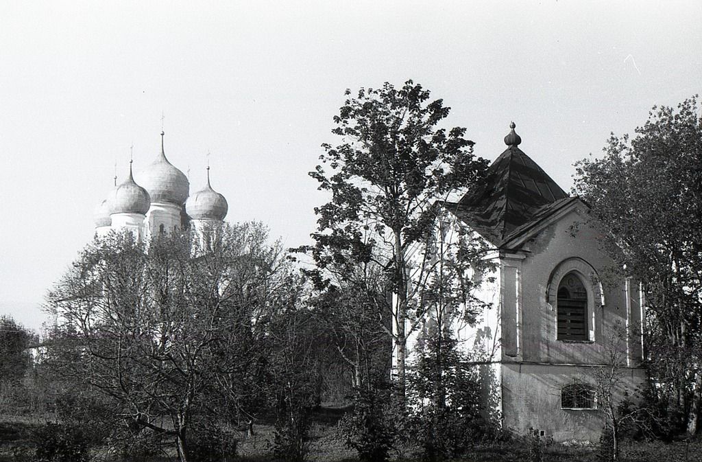 Иверский монастырь. Усыпальница Панаевых с часовней (Серафима Саровского?), Валдай (Валдайский район, Новгородская область). фасады, Часовница-усыпальница Панаевых в Иверском монастыре
