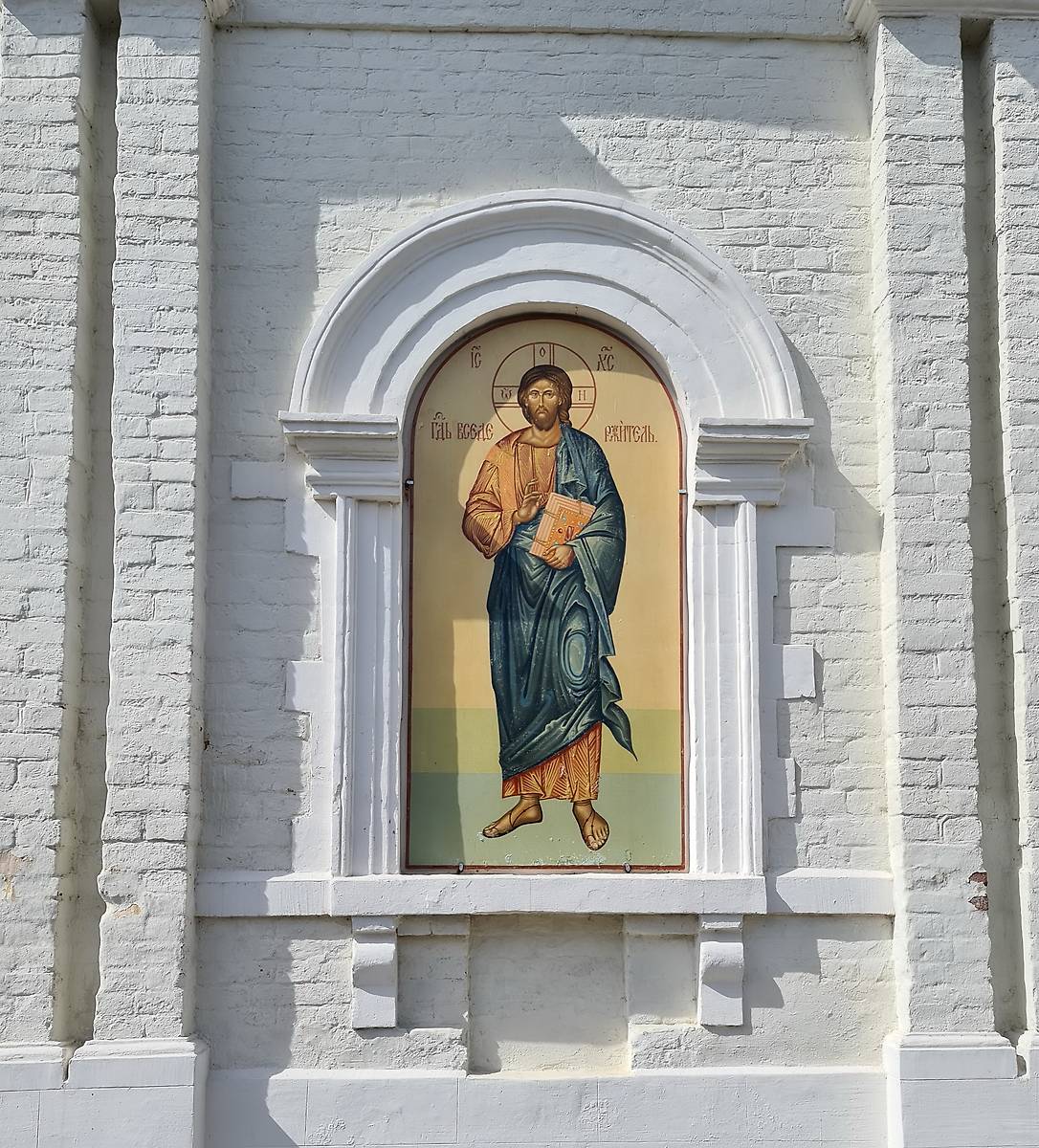 Фрагмент  апсиды, архитектурные детали. Церковь Николая чудотворца, Кувекино (Новомосковский административный округ (НАО), г. Москва)