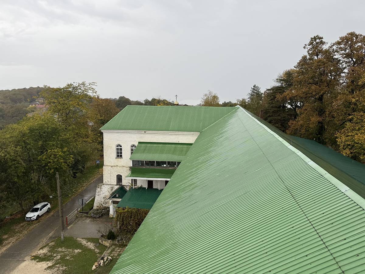 Вид на крышу от фонаря, дополнительная информация. Михаило-Афонская Закубанская пустынь. Церковь Троицы Живоначальной, Победа (Майкопский район, Республика Адыгея)