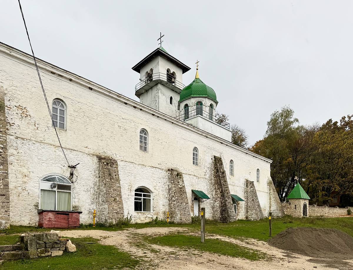Вид с запада, фасады. Михаило-Афонская Закубанская пустынь. Церковь Троицы Живоначальной, Победа (Майкопский район, Республика Адыгея)