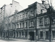 Домовая церковь Всех Святых при бывшем приюте для малолетних детей и престарелых женщин Общества Вспомоществования бедным прихода Андреевского собора, Уличный фасад дома.<br>, Санкт-Петербург, Санкт-Петербург, г. Санкт-Петербург