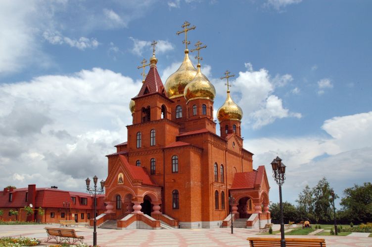 Церковь Сергия Радонежского, Усть-Лабинск (Усть-Лабинский район, Краснодарский край). фасады, это вид храма с улицы Д.Бедного