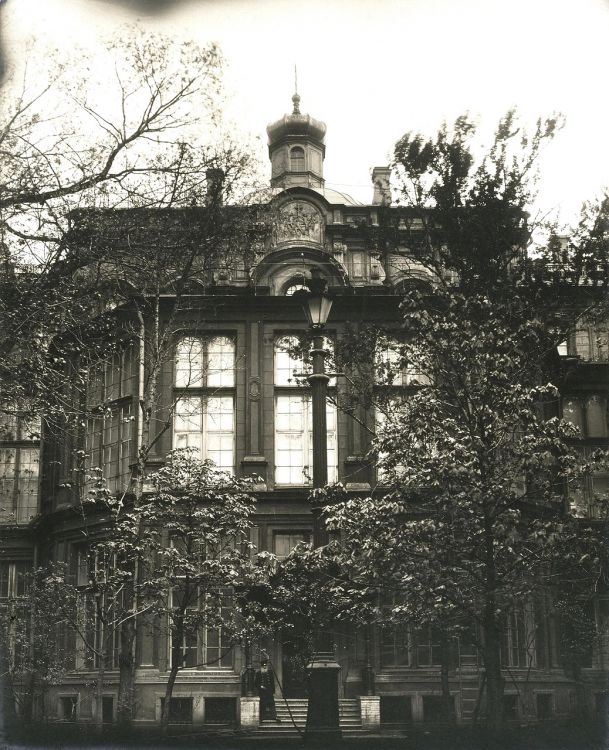Домовая церковь Михаила Архангела при дворце вел. кн. Николая Михайловича, Центральный район (Санкт-Петербург, г. Санкт-Петербург). архивная фотография, фото с сайта http://humus.livejournal.com