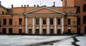 Санкт-Петербург. Домовая церковь Воздвижения Креста Господня при бывшей 3-й гимназии