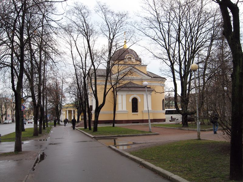 Часовня Тихвинской иконы Божией Матери в Кронштадте (новая), Кронштадт (Санкт-Петербург, Кронштадтский район, г. Санкт-Петербург). фасады, Общий вид часовни в городской среде