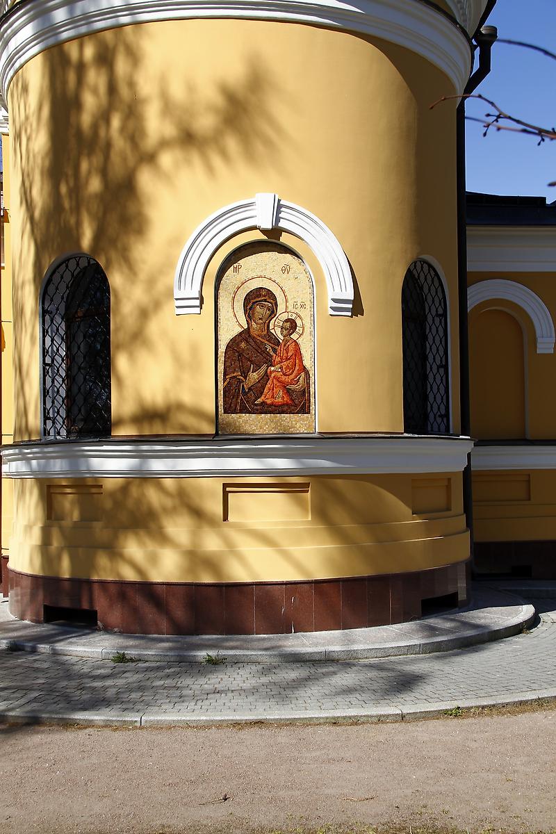 Храмовая икона на апсиде., архитектурные детали. Часовня Тихвинской иконы Божией Матери в Кронштадте (новая), Кронштадт (Санкт-Петербург, Кронштадтский район, г. Санкт-Петербург)