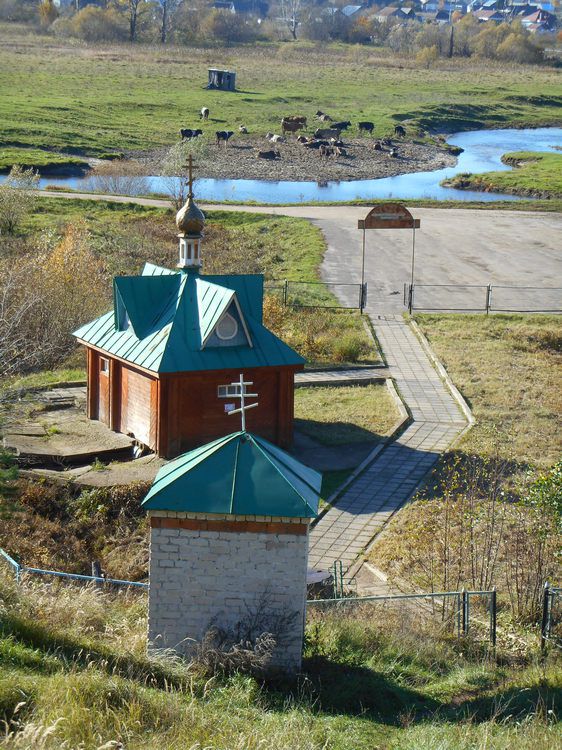 Часовня Серафима Саровского (Кипячий Ключ), Архангельское (Шатковский район, Нижегородская область). общий вид в ландшафте, вид с возвышенности на источник