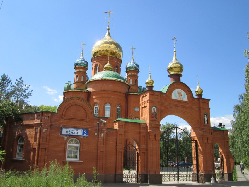Екатеринбург. Церковь Серафима Саровского. фасады